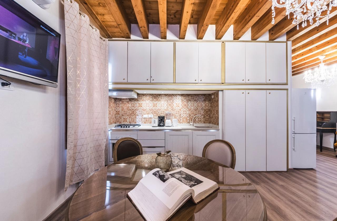Ca' Teatro Vecchio Apartment Venesia Bagian luar foto